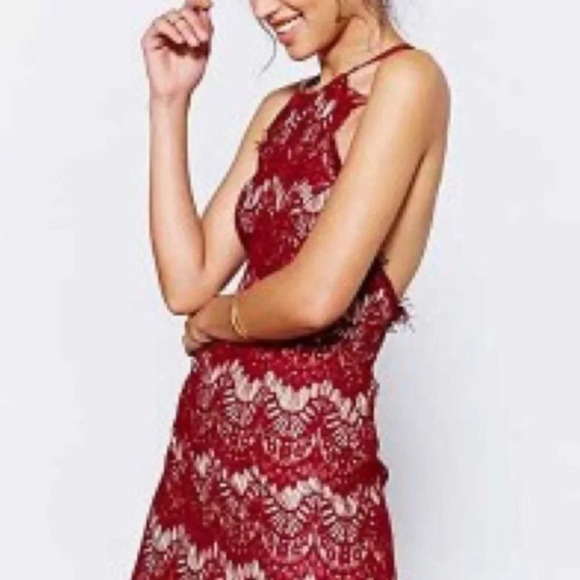 STYLEStalker Red Lace Backless Bodycon Halter Dress Size Small - Picture 5 of 11